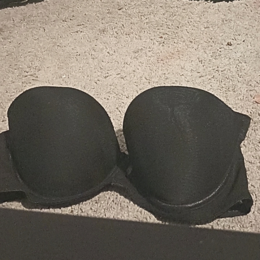 A black bra